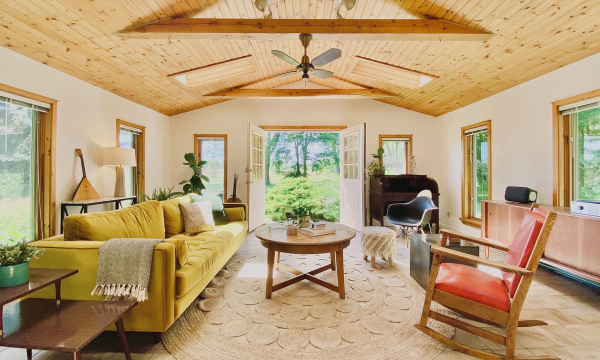 Consecon House | Huycks House - Prince Edward County Retreat Near Wineries and Beaches