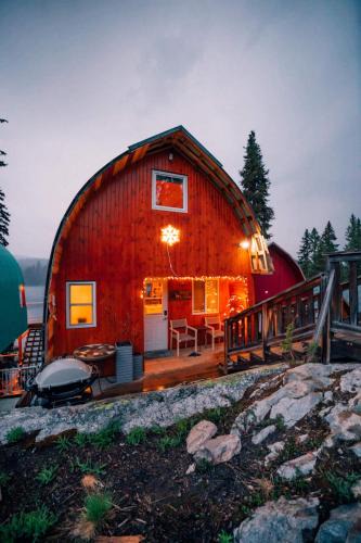 Idabel Lake House | Idabel Lake Getaway near Kelowna & Big White