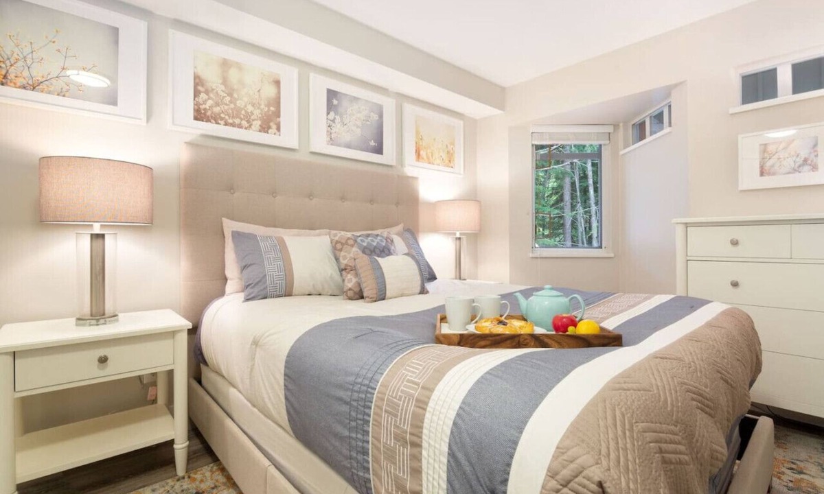 Village North Villa | Ideal Central 3BR Townhouse - Hot Tub/Pool/Parking