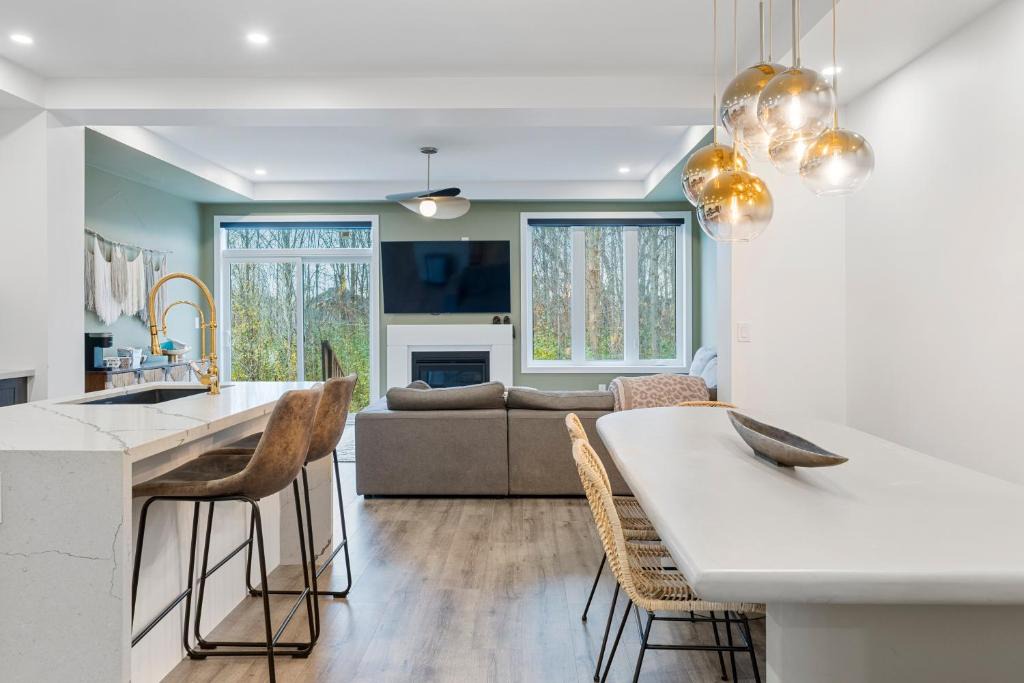 The Blue Mountains House | Jewel of Blue Mountain - Walk to Ski and Village - EV plug