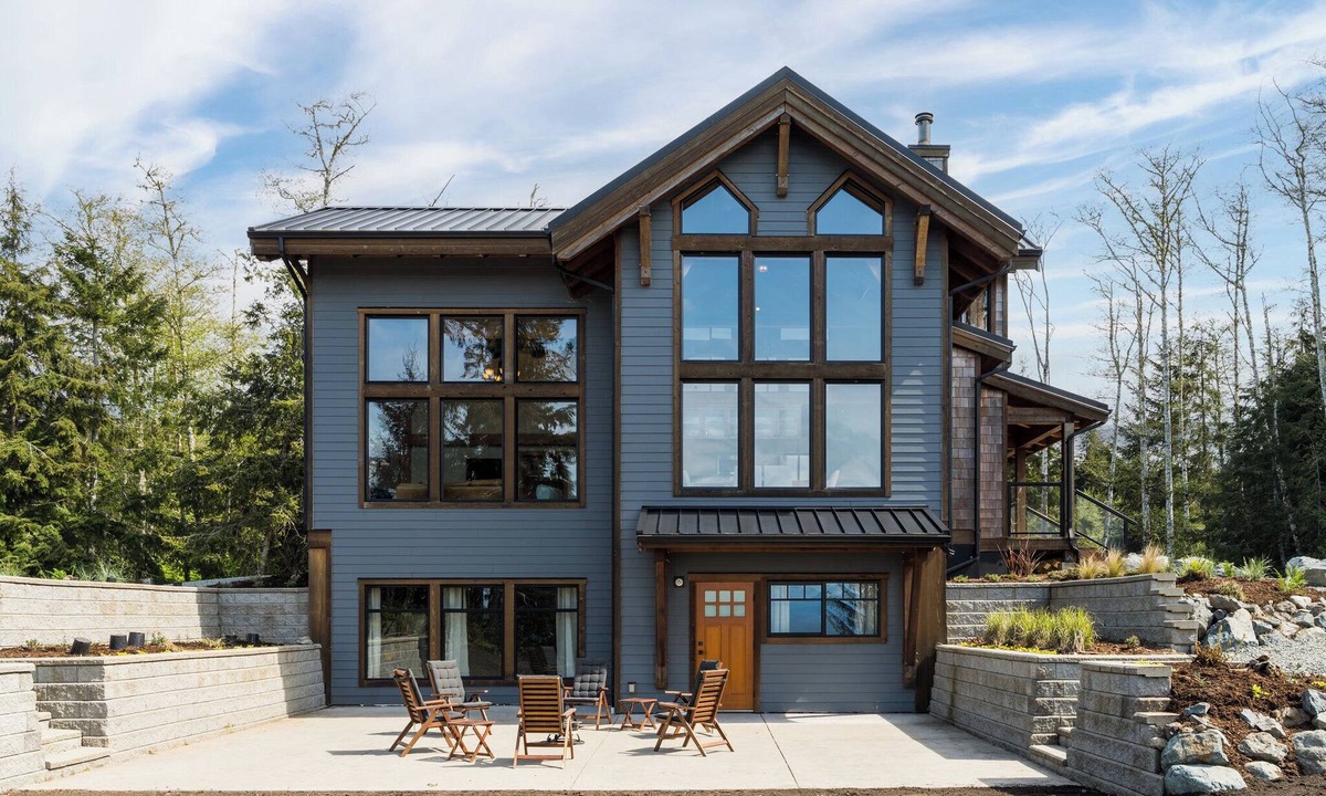 Juan de Fuca Electoral Area House | Jordan river kelp bed beach house