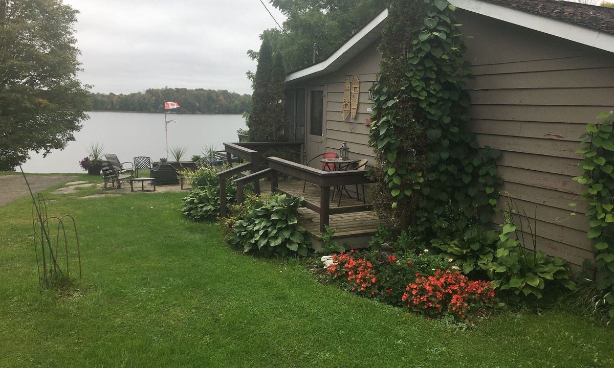 Lyndhurst Cottage | Kayaker's Dream on Lyndhurst Lake