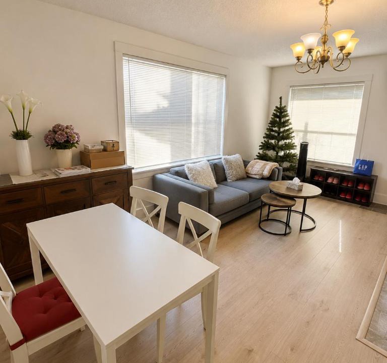West Side House | Kerrisdale Cozy Queen Room Near UBC & Transit