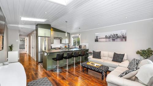Saanich West House | Knockan Hill Rentals - Garden Suite