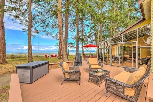 Comox House | Kye Bay Beach House by EMR Vacation Rentals
