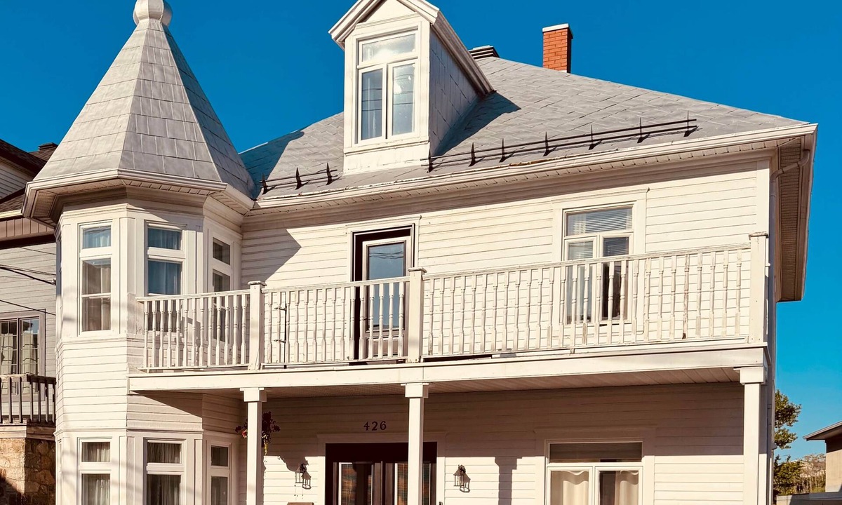 Matane House | L'Élégante Centenaire de Matane