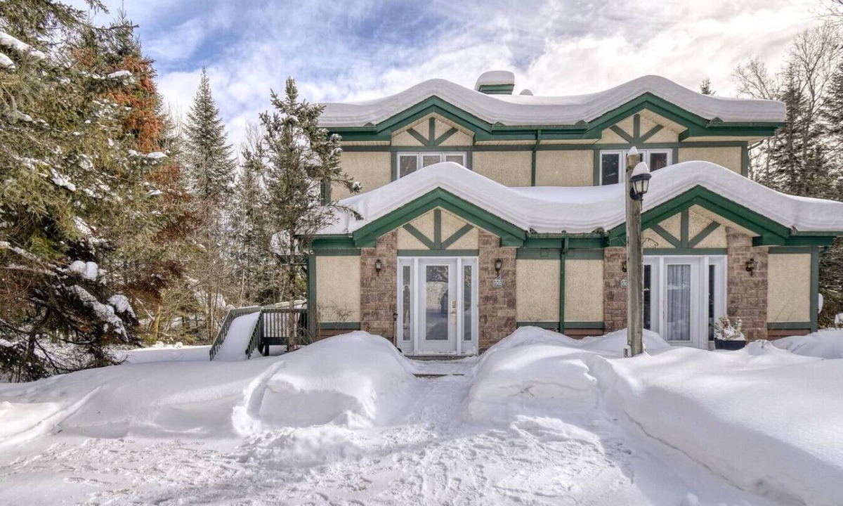 Mont-Tremblant Apartment | La Bête Tremblant: Classic & Charming Chalet