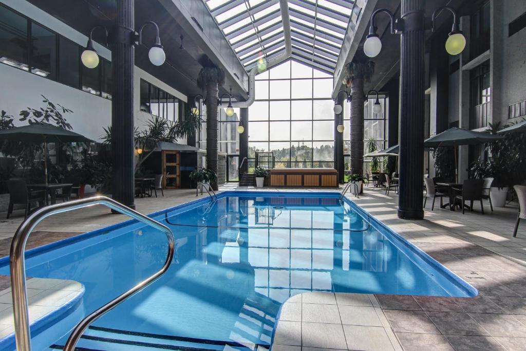 Chicoutimi Hotel | La Saguenéenne - Hôtel et Centre de Congrès