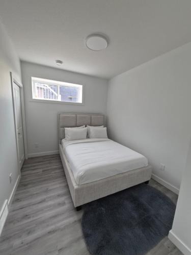 Chestermere Apartment | La vie est belle