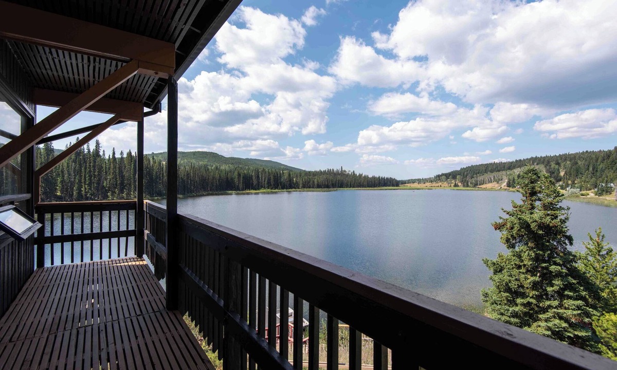 Lac Le Jeune Hotel | Lac Le Jeune Resort