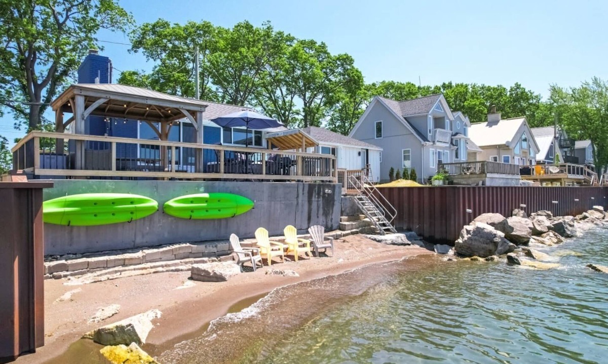 Leamington House | Lake Erie Luxury Retreat Hot Tub + Private Beach + Sunset Views