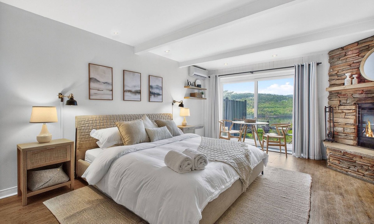 Mont-Tremblant Condo | Lake & Mountain views/Brick Fireplace/Free Shuttle