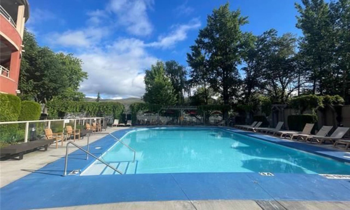 Vernon Condo | Lake Okanagan waterfront Condo. Large dock with pool and hot tub Reg #H015247536