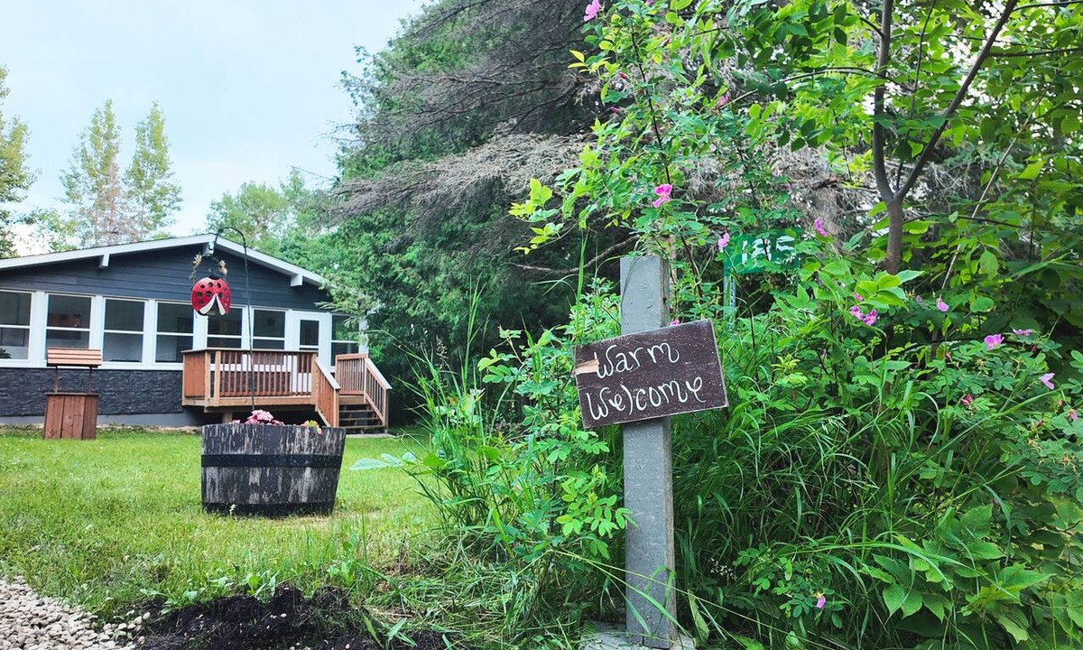 Beaconia Cabin | Lake Shore Haven - Newly Renovated