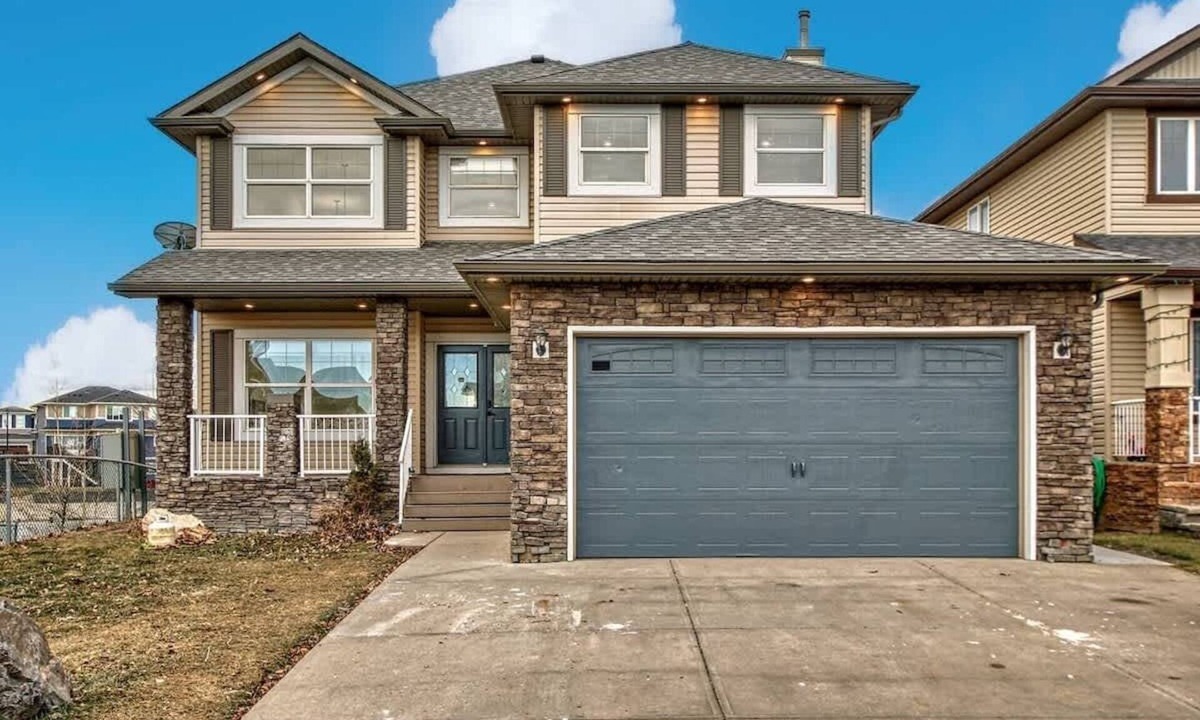 Airdrie House | Lakefront, Fireplace, 90 min Banff, AC