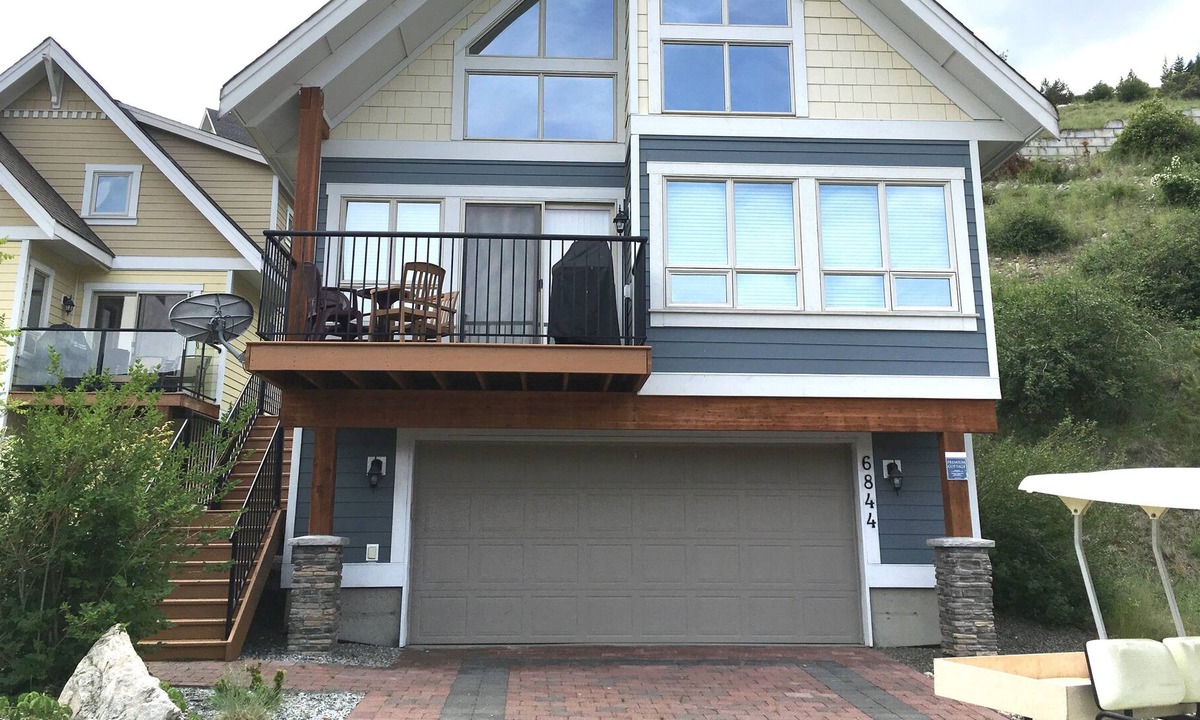 Central Okanagan Cottage | Lakeside cottage along La Casa Cottage Resort