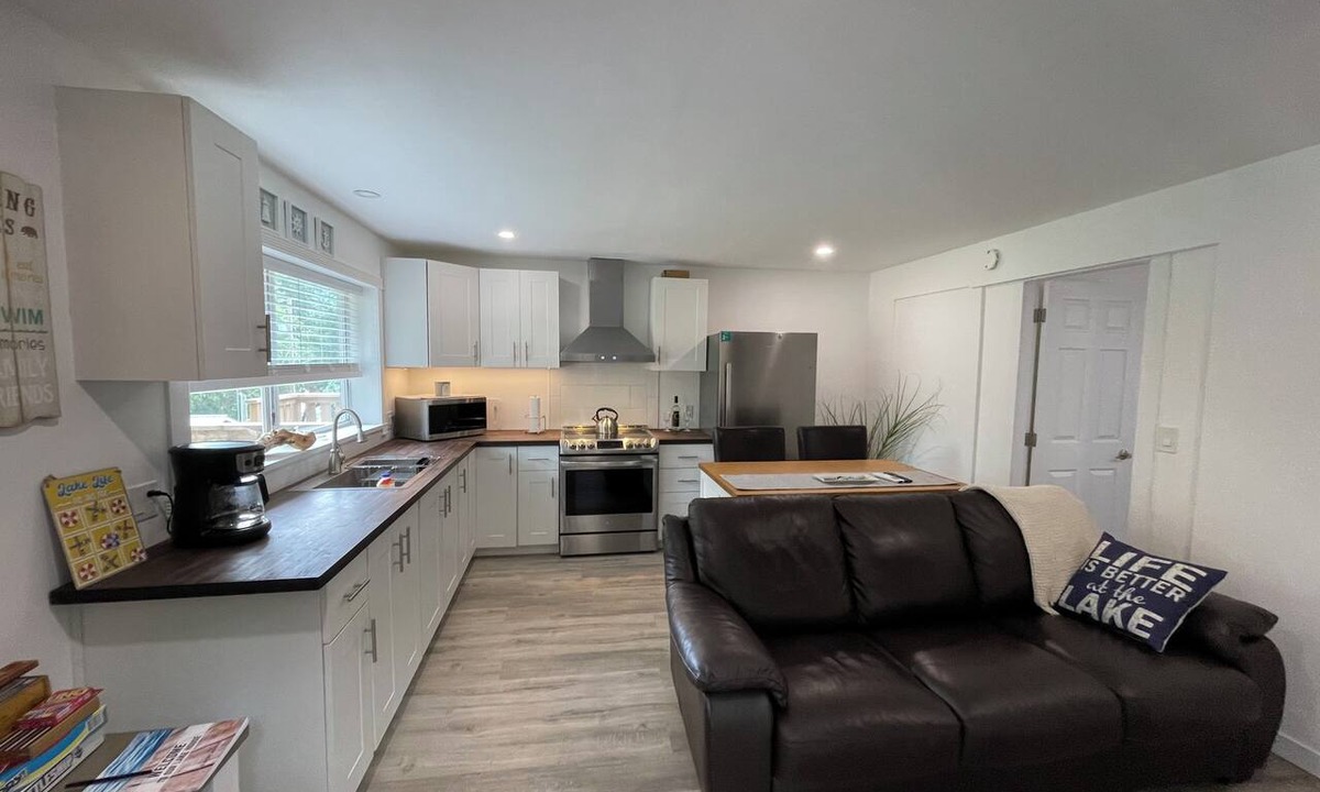 Youbou House | Lakeside Fun and Sun guest suite