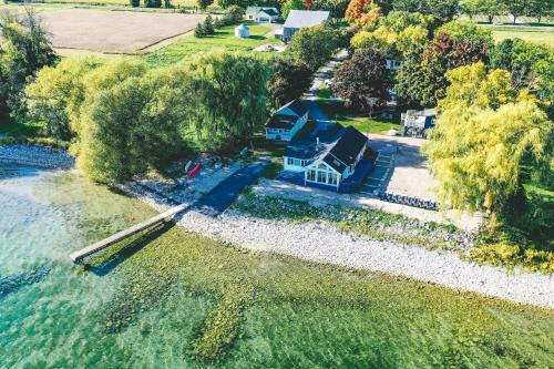 Waupoos House | Lakeside Home with Guest Cottages at Waupoos