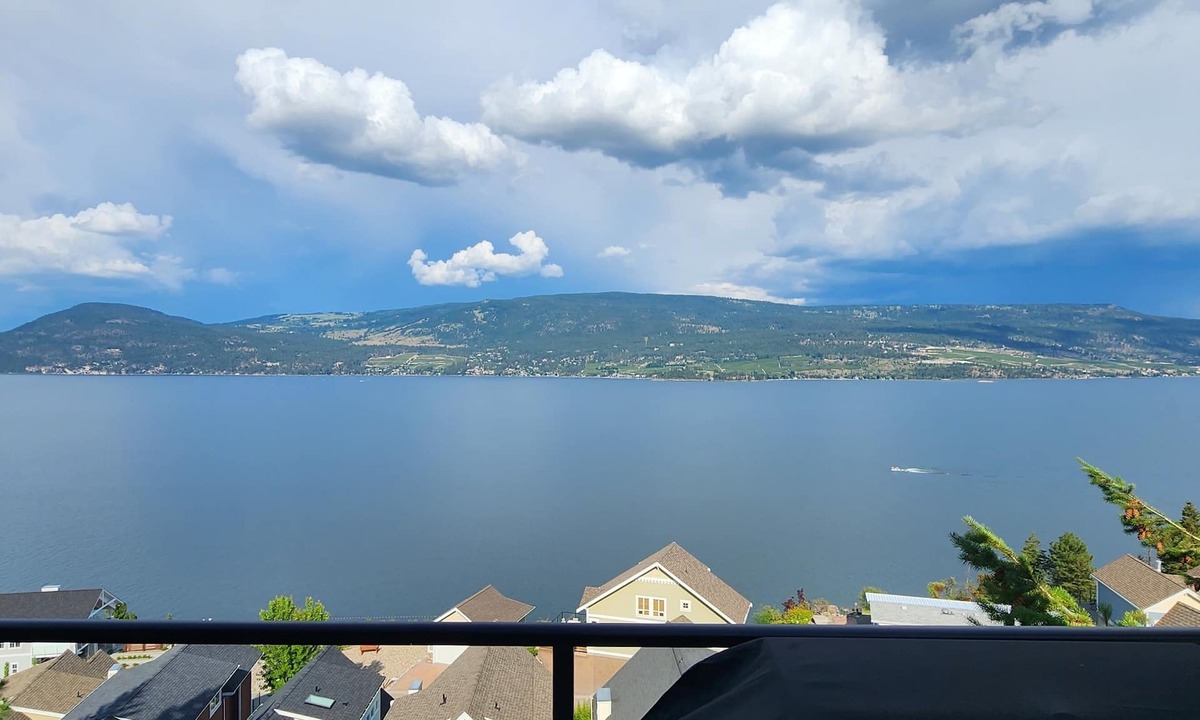Central Okanagan House | Lakeview Cottage with Pool and Hot Tub
