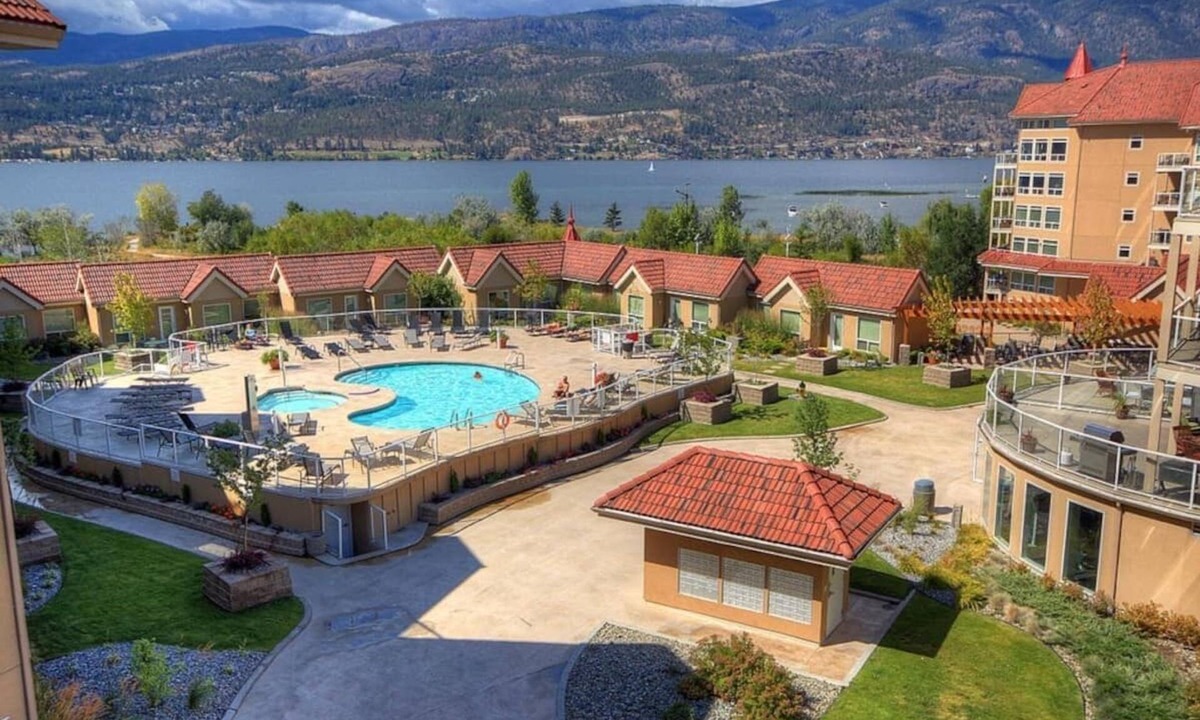 North End Condo | Lakeview loft-style condo at Discovery Bay Resort!