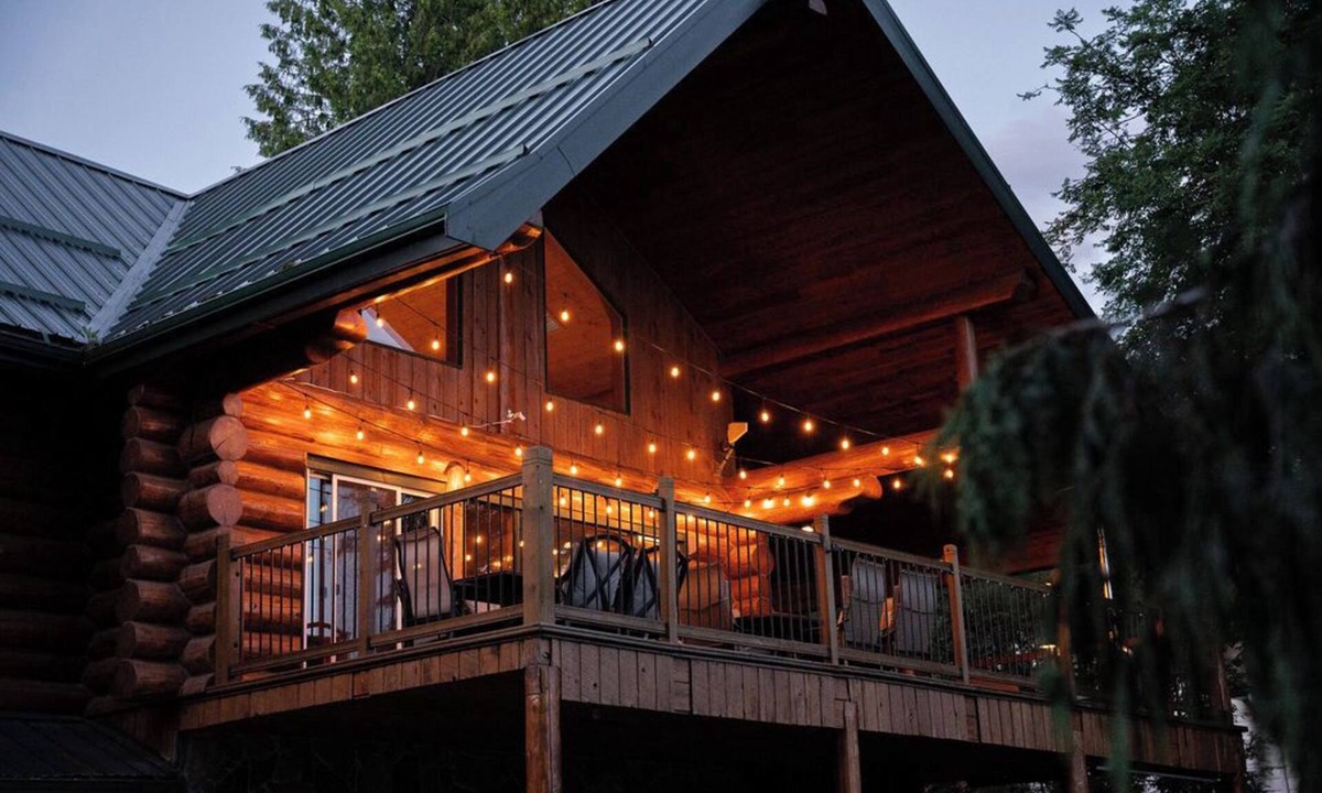 Magna bay Ski Chalet | Lakeview log cabin for family fun - up 20 guests! Beach access, buoy, hot tub.