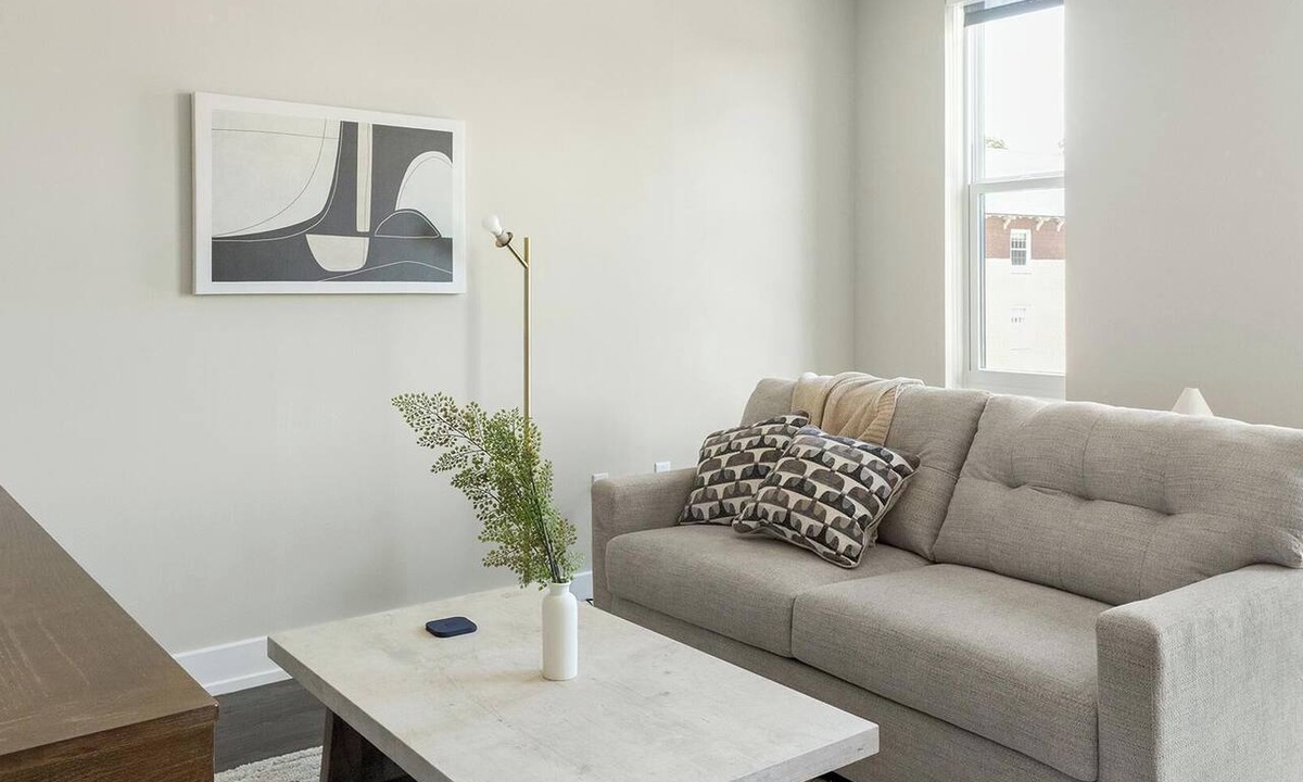 Southwest Raleigh Apartment | Landing | Spectacular Studio in Caraleigh