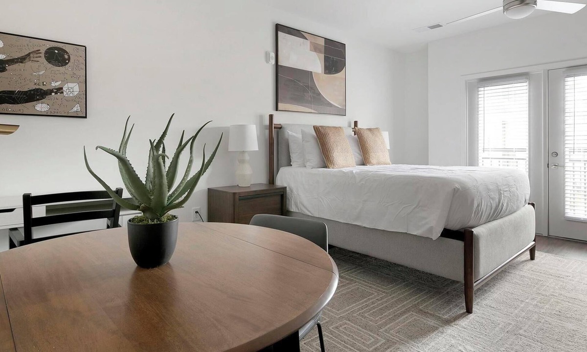 East Raleigh Apartment | Landing | Stunning Studio, Clubhouse, Gym