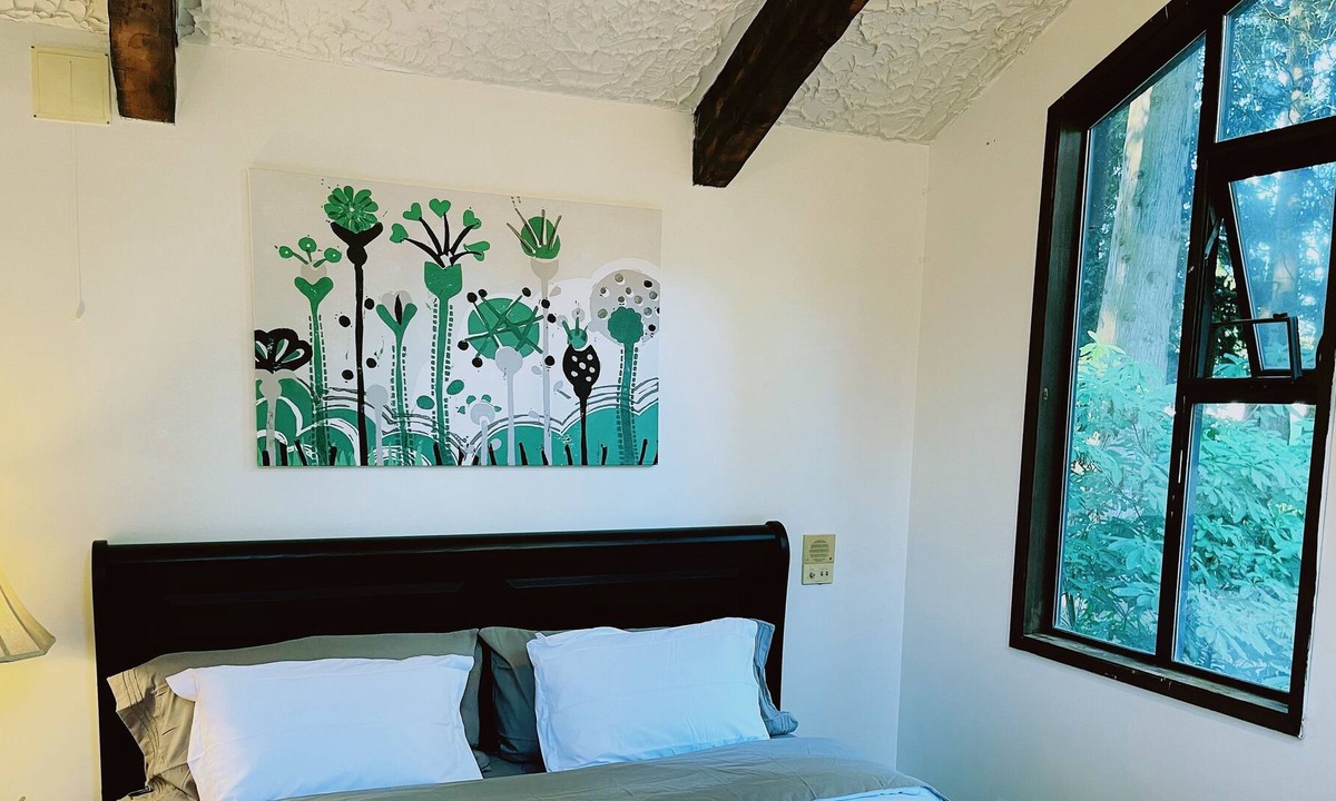 Langley House | Langley 3-bedroom on 9 Acre Greenbelt and River- B