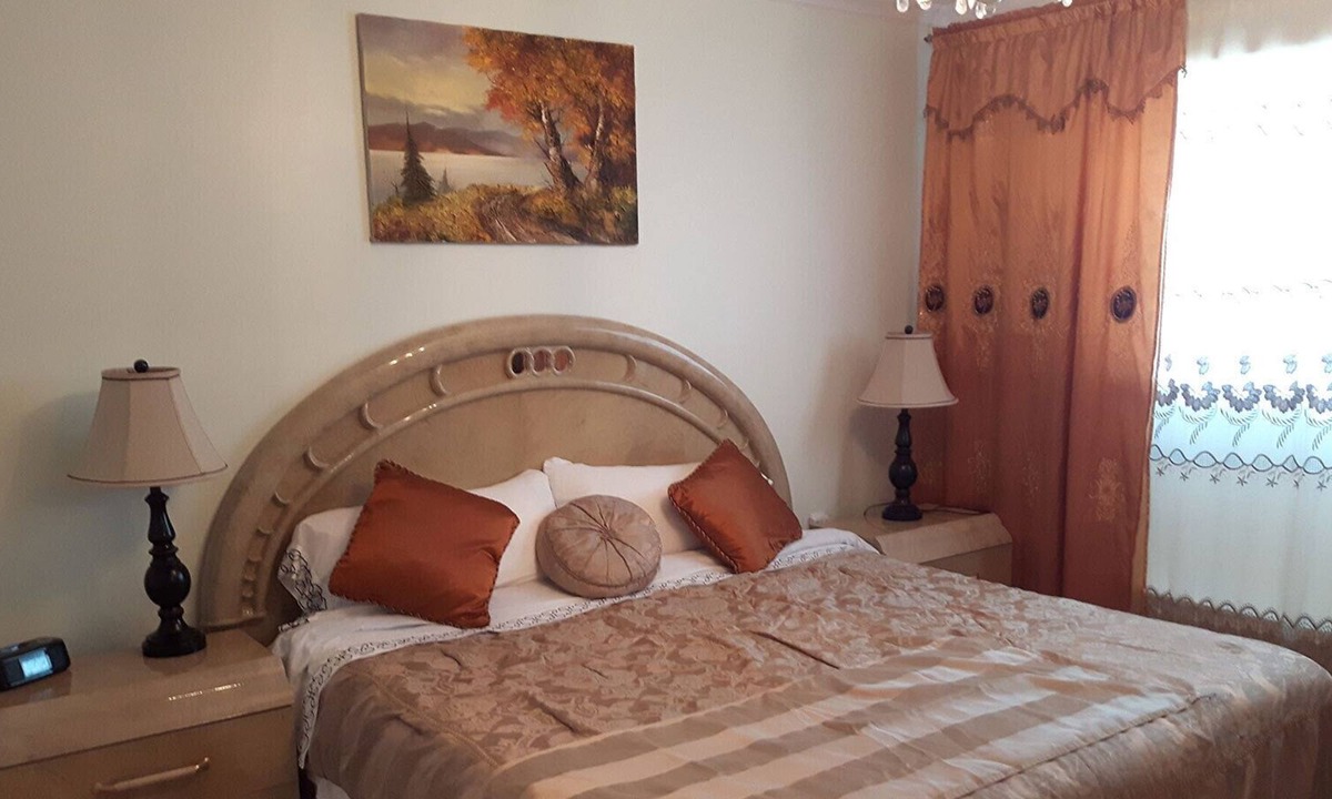 Longueuil Apartment | Large Apartment 3 bedrooms short and long-term fully furnished ground floor 2