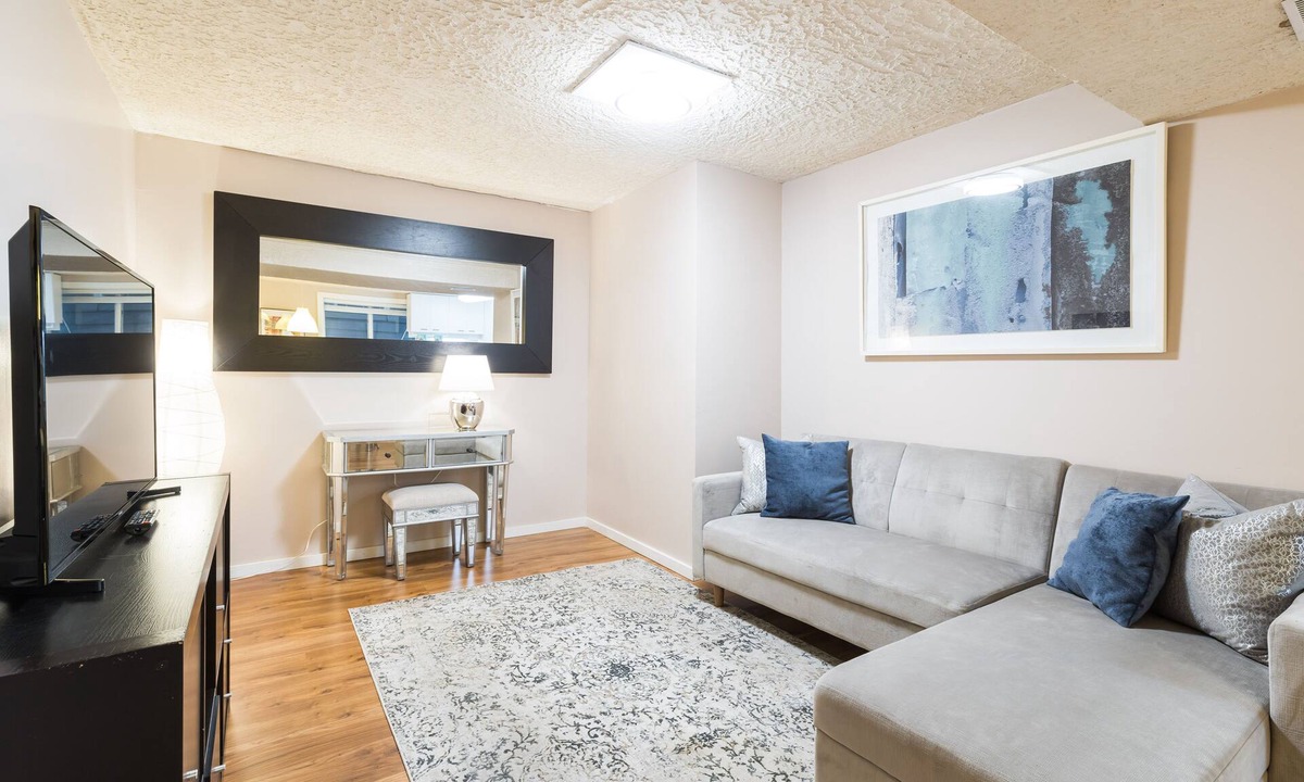 Grandview-Woodland House | Large, elegant, comfortable garden level suite Vancouver getaway!