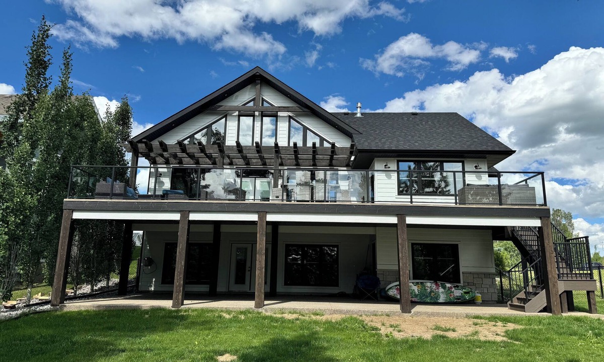 Parkland Beach House | Large lakefront retreat with private dock.