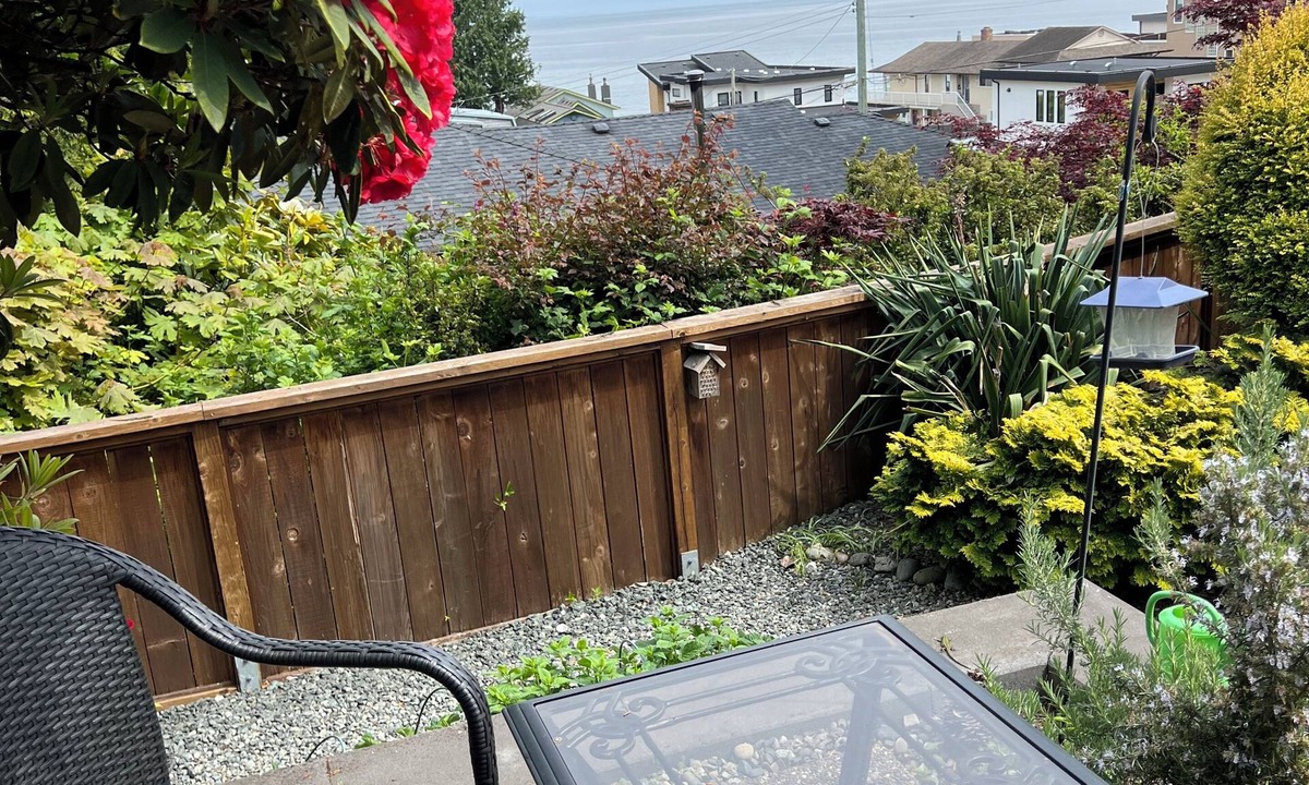 Cordova Bay Apartment | Large One Bedroom Suite Steps to Cordova Bay Sandy Beach and Mattick's Farm