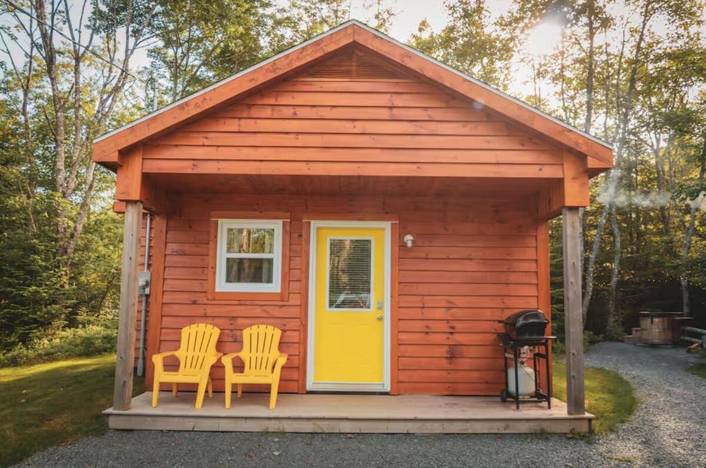 Halifax County House | Lawrencetown Lodge - The Maple Studio