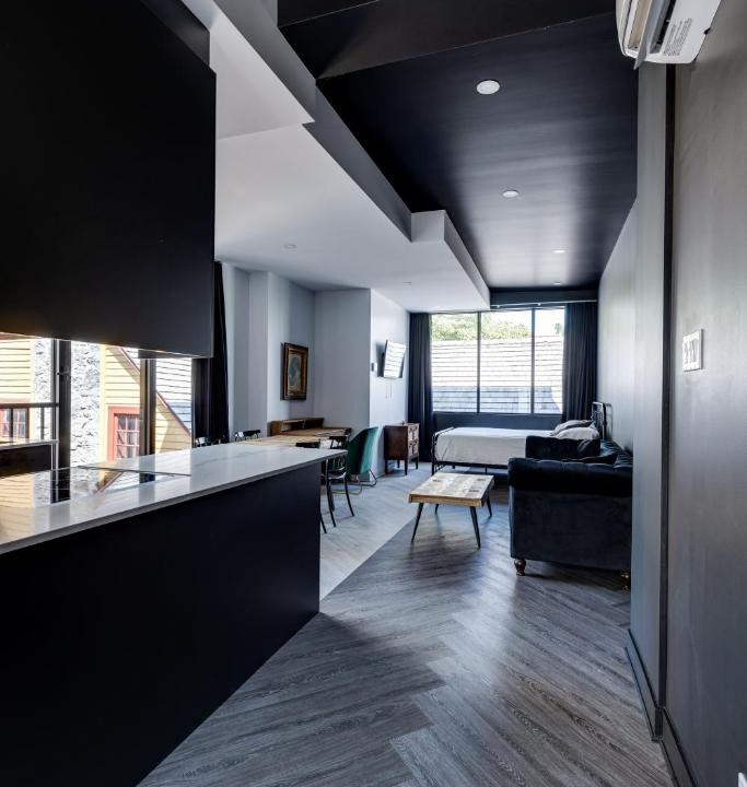 Terrebonne Apartment | Le Black & White - Vieux-Terrebonne