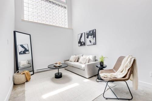 Mile End Apartment | Le Mile End by M11 - Luxury 1BDR Loft with Sofa Bed