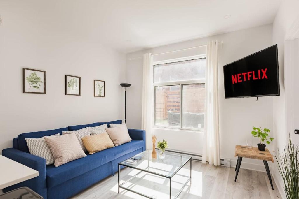 Mile End Apartment | Le Mile End by M11 - Modern 2BDR with Sofa Bed