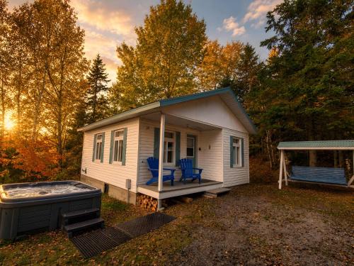 Saint-Tite-des-Caps Ski Chalet | Le refuge entre 2 Monts - Spa BBQ & Peace