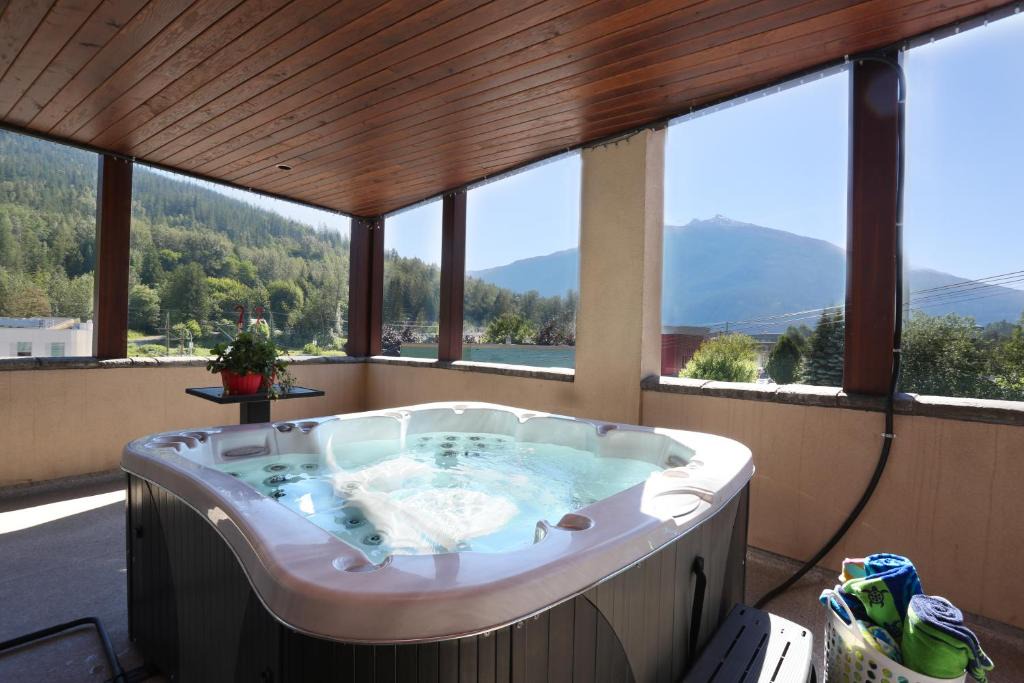 Revelstoke Apartment | Lily glacier suite at silver bear condos