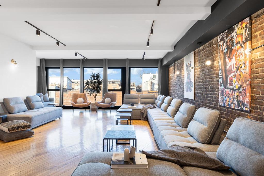 La Petite-Patrie Apartment | LiV MTL Plaza Grand Luxe Penthouse Near Downtown Montreal