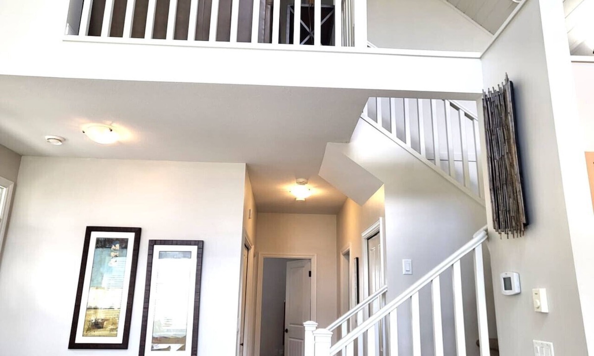 Osoyoos House | Location Cottage - close to pools! 111