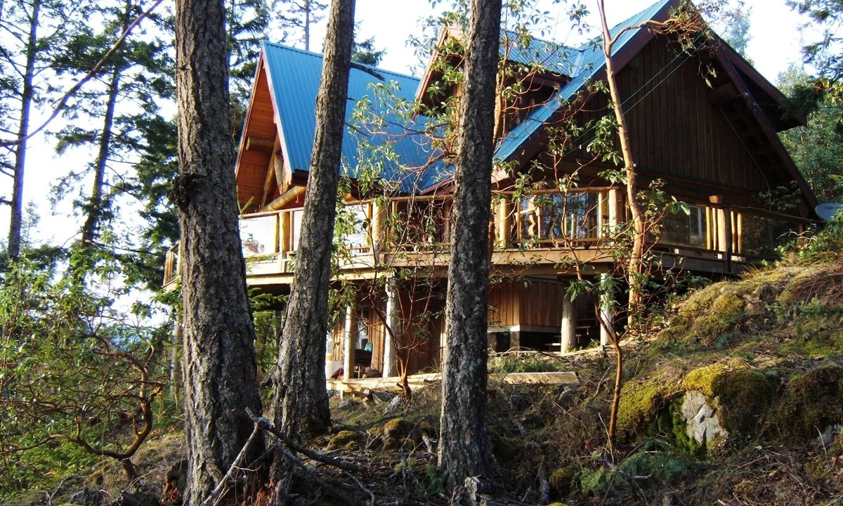 Sunshine Coast House | Log Home, spectacular views,situated, area surrounded by lakes BC Reg#H096682329
