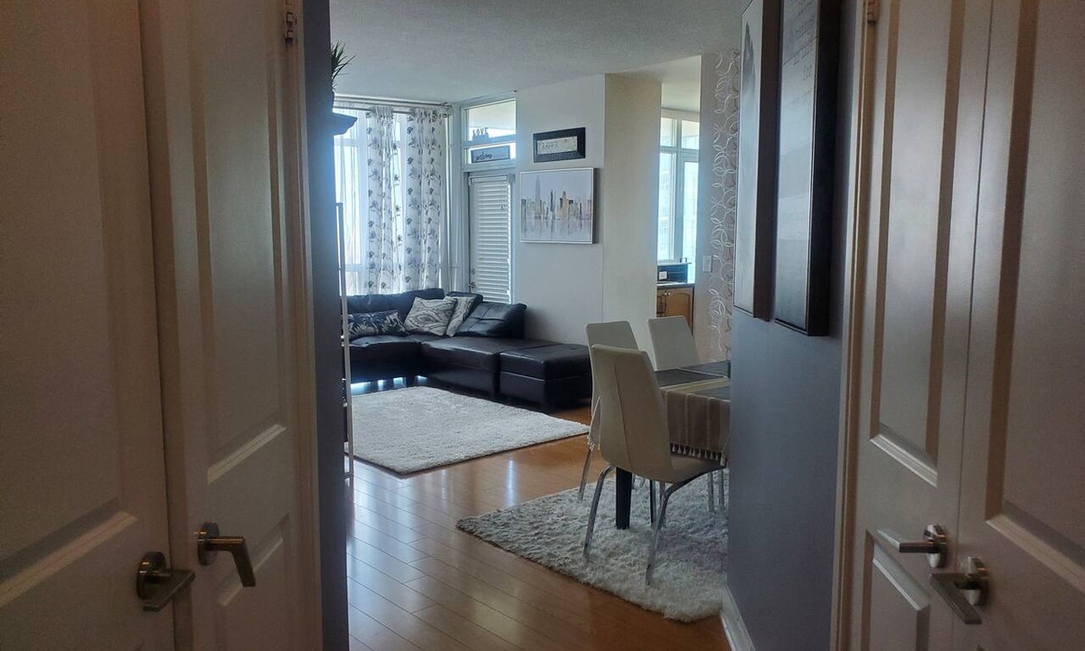Downtown Mississauga Condo | Lovely 1 bedroom Condo Downtown Mississauga by Square One