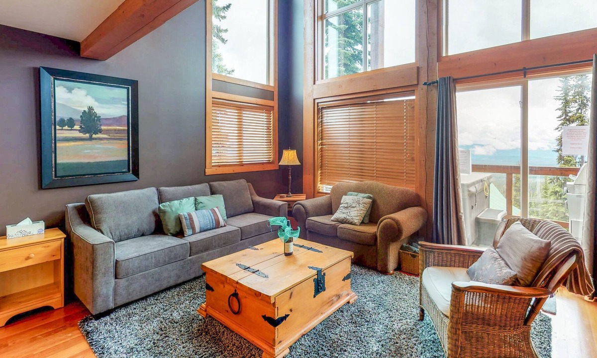 Snow Pine Estates House | Lovely home w/ 3 Bedrooms + Loft + 2 Baths + Private Hot Tub