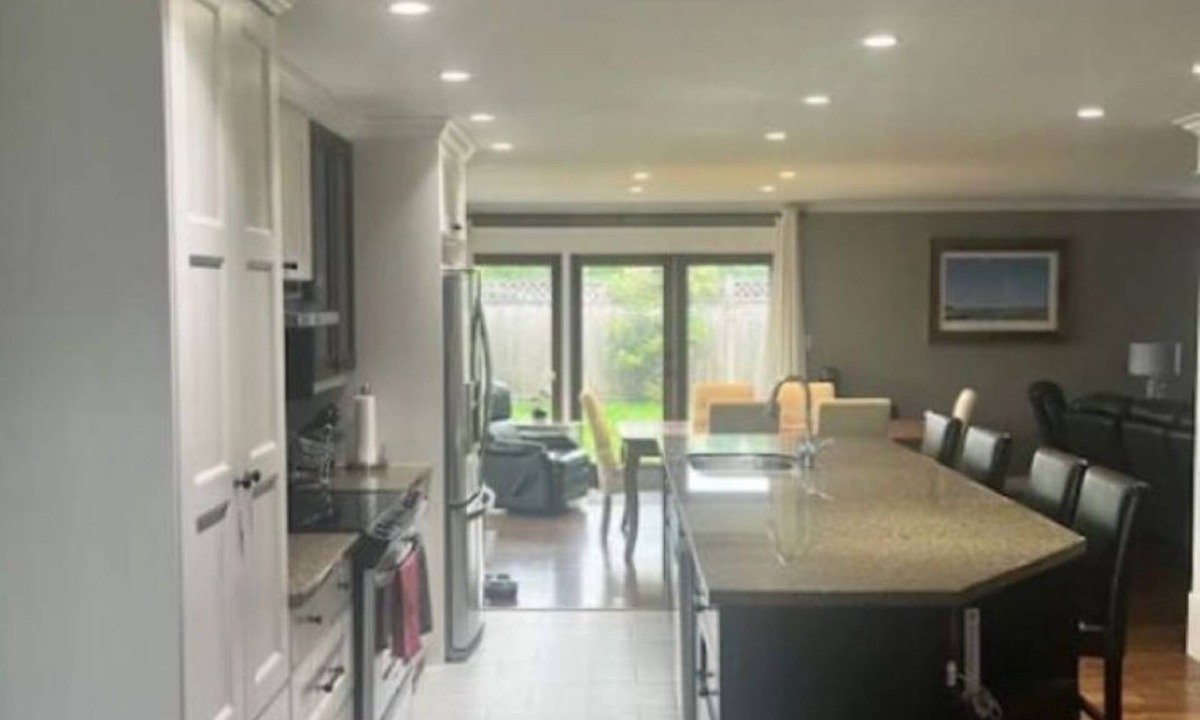 Vancouver House | Lovely North Vancouver Home- great for family gatherings