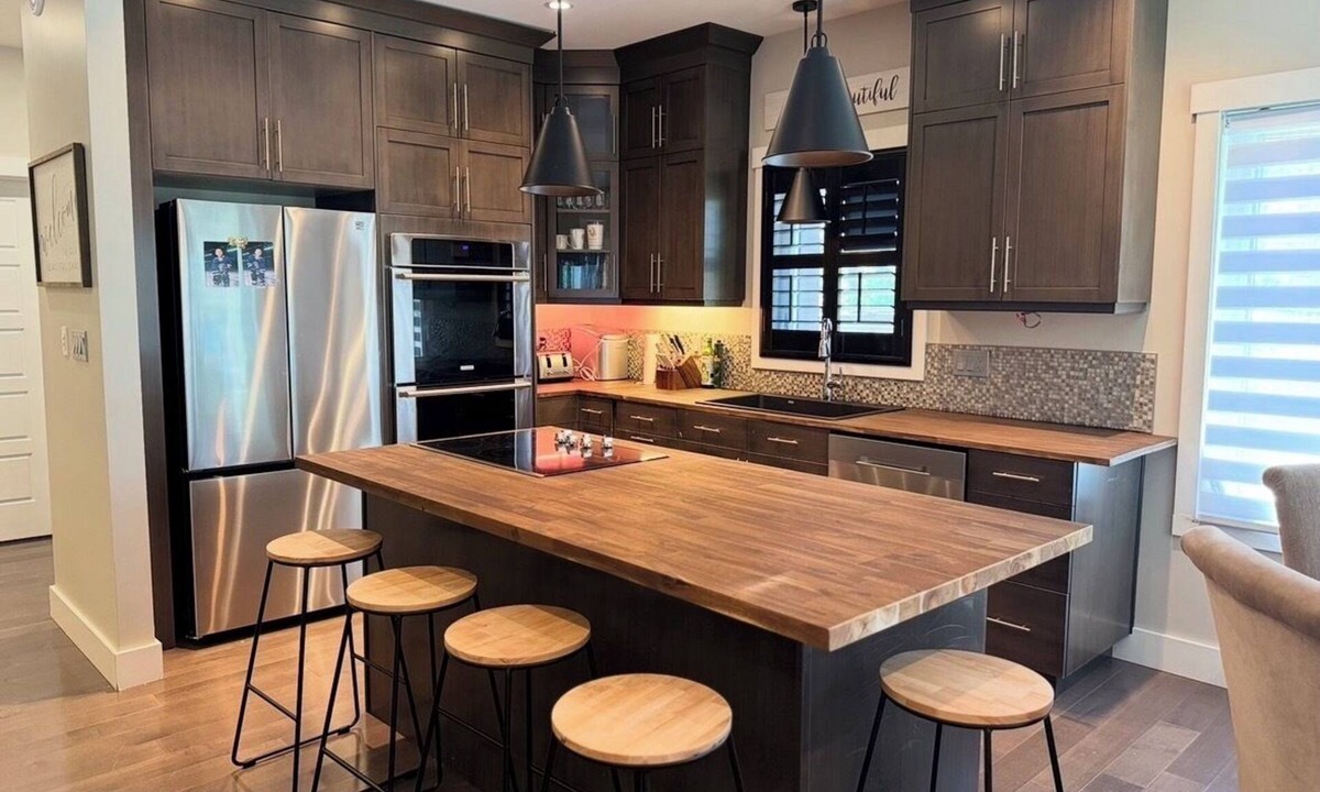 Markerville Cabin | LuKai Residents located in the Summer Village of Sylvan Lake. Short walk to lake