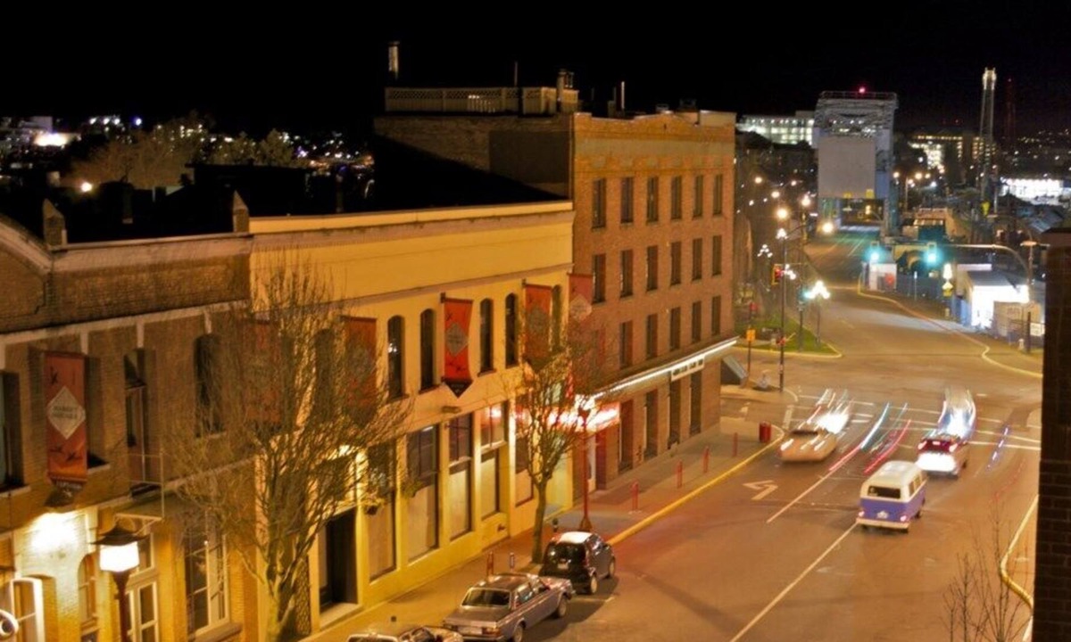 Inner Harbour Apartment | Lux Central Victoria Apartment
