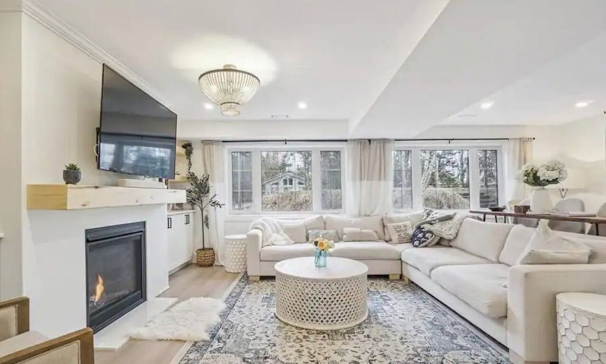 Wasaga Beach Cottage | Luxe Wasaga Chalet — Family Retreat near Blue Mountain Slopes