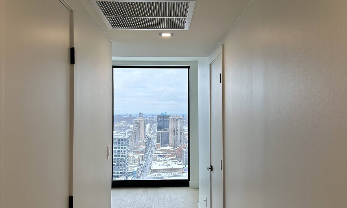 Quartier des Spectacles Apartment | Luxurious Condo located with the front row views of the Place des Festivals.