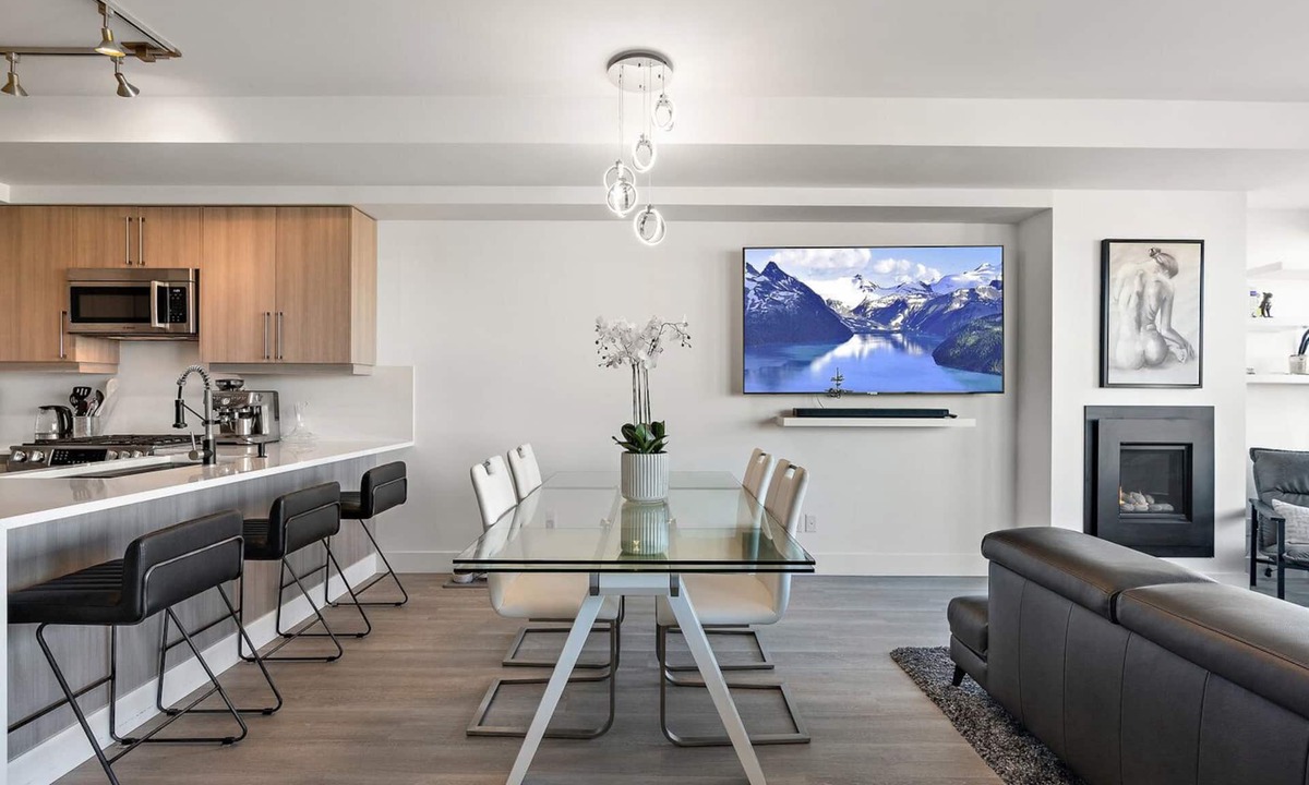 Downtown Victoria Condo | Luxurious, Ocean View 2 Story Penthouse - Downtown - Secure Parking