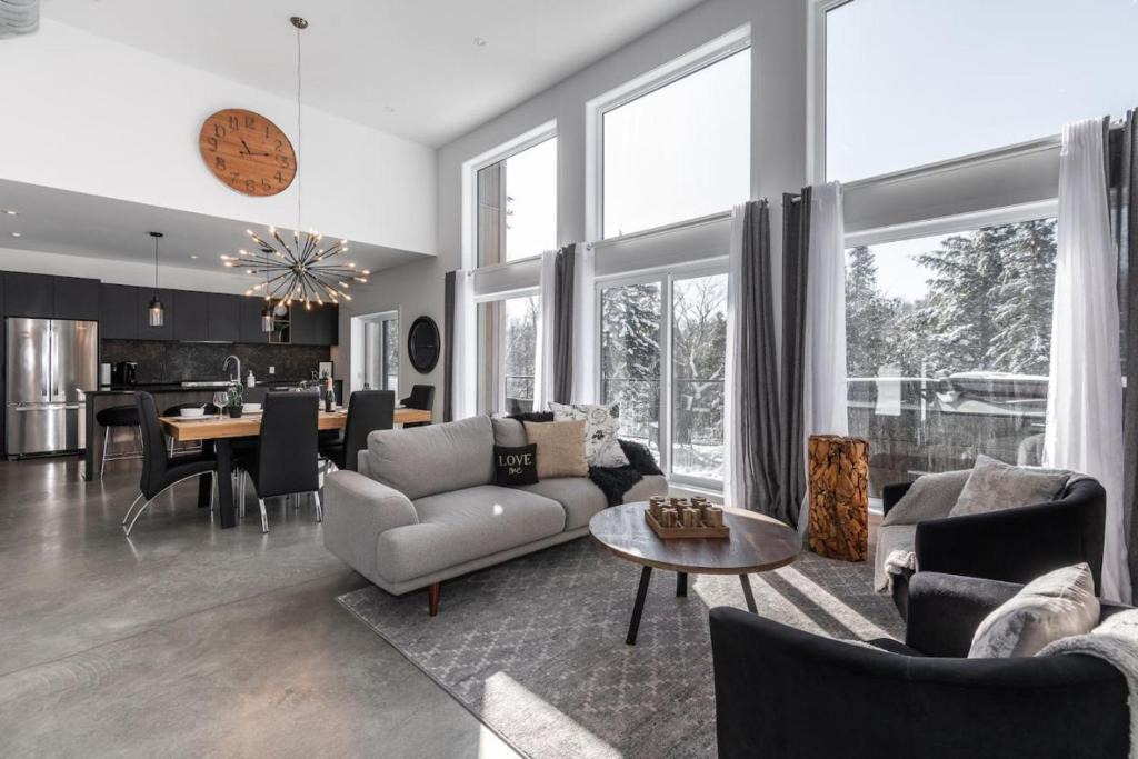 La Conception Ski Chalet | Luxurious Villa Tremblant 4 Bdrs W Hot Tub B85